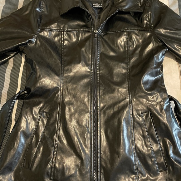 Black Outer Edge Jacket size medium - Picture 3 of 6